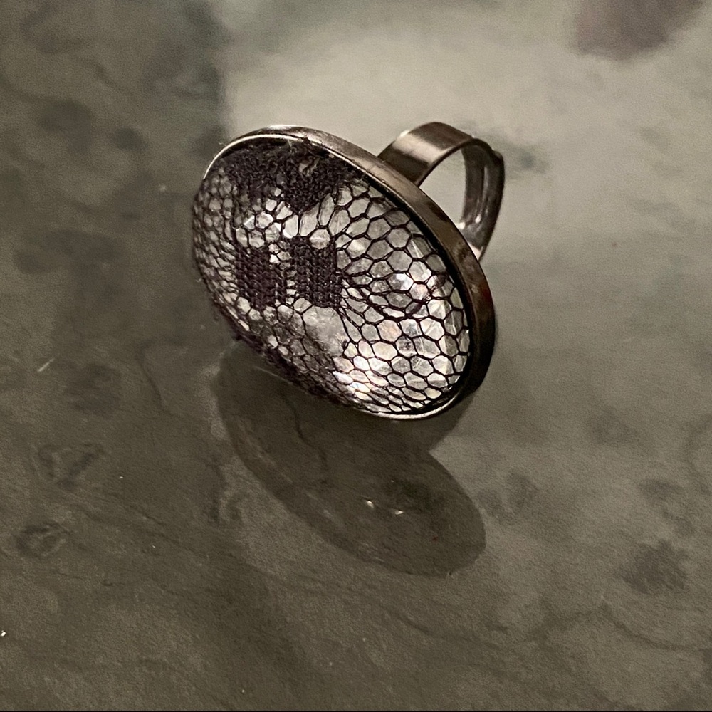Black lace mirror ring 🖤🤍 adjustable